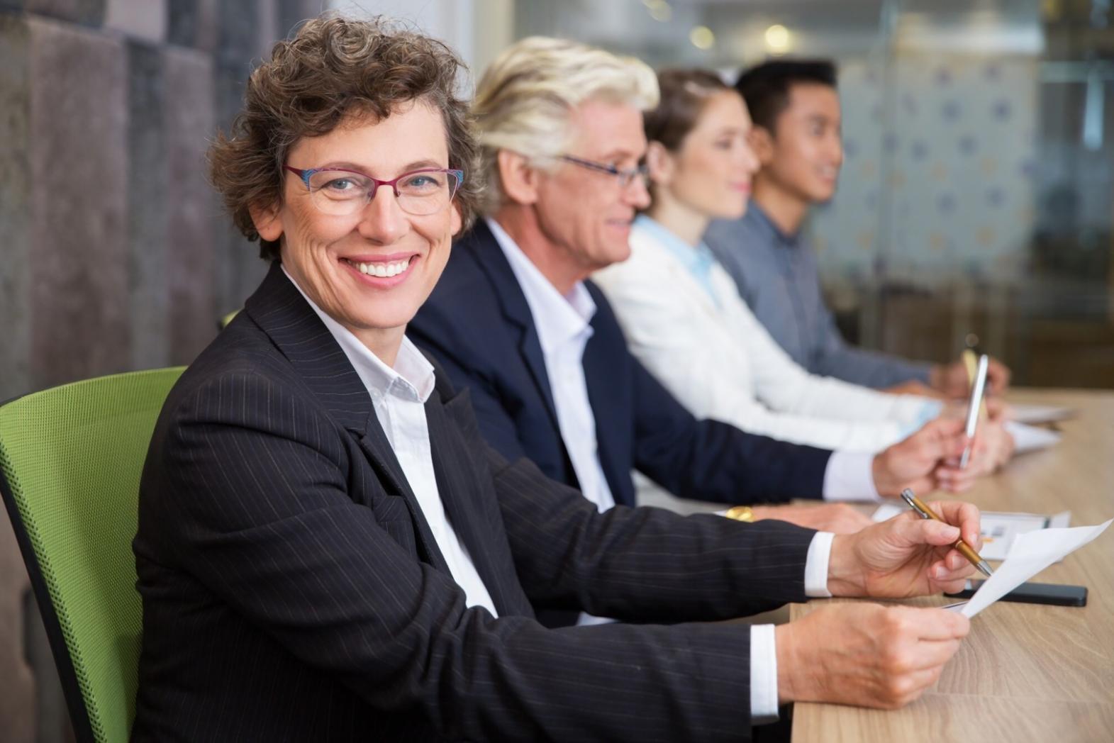 Espace de travail moderne pour l'analyse financière et l'apprentissage des tendances de marché